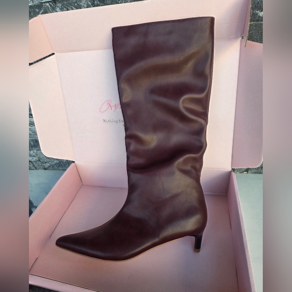 Elegant Bugundey Knee-High Boots - Picture 1 of 6